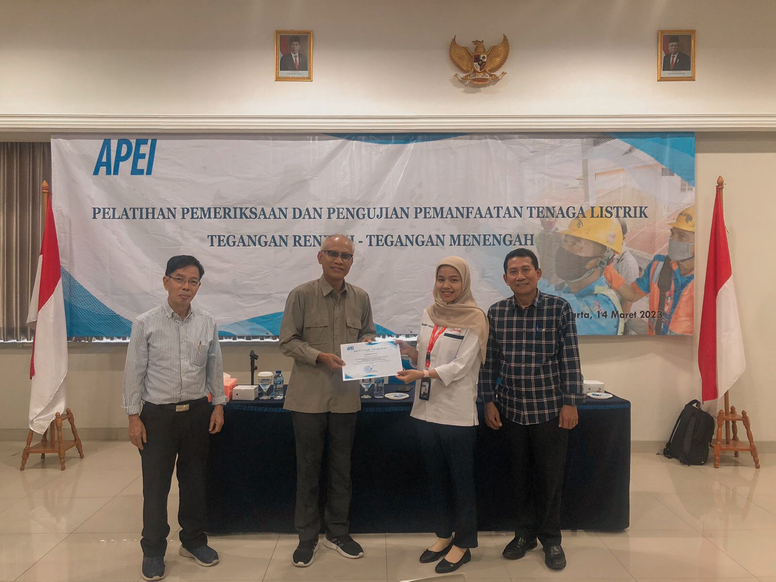 judul gambar